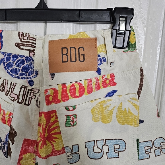 BDG Urban Outfitters Womens Aloha Surf Graphic Shorts California Print Size 25 - Picture 12 of 16